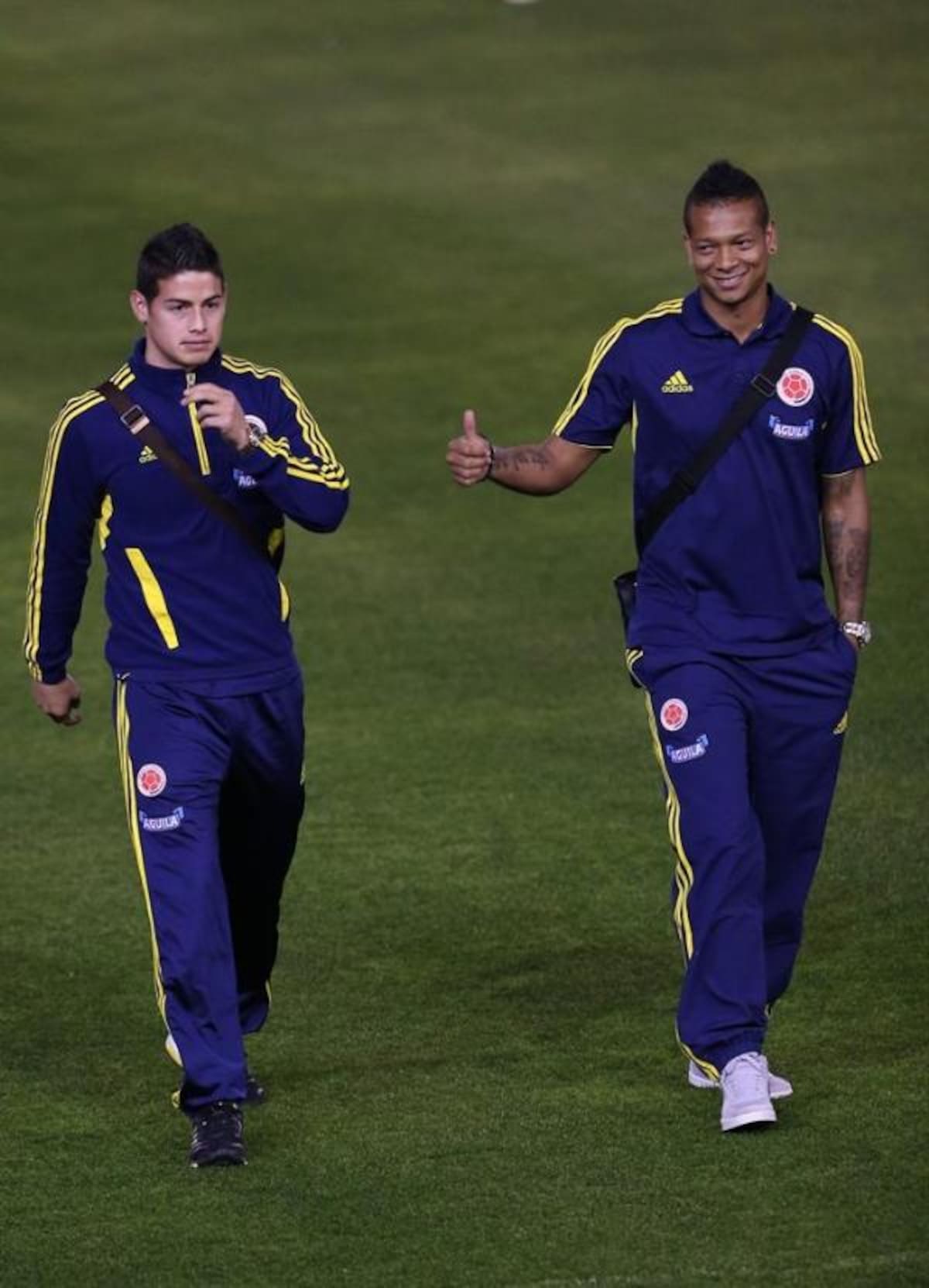 James Rodríguez y Freddy Guarín recorren el Monumental. Foto: EFE