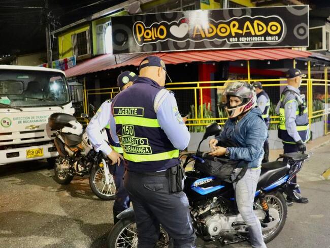 Estos motociclistas sí podrán circular en la madrugada en Bucaramanga 