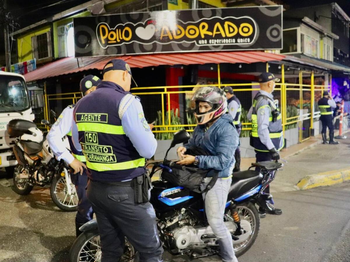 Estos motociclistas sí podrán circular en la madrugada en Bucaramanga
