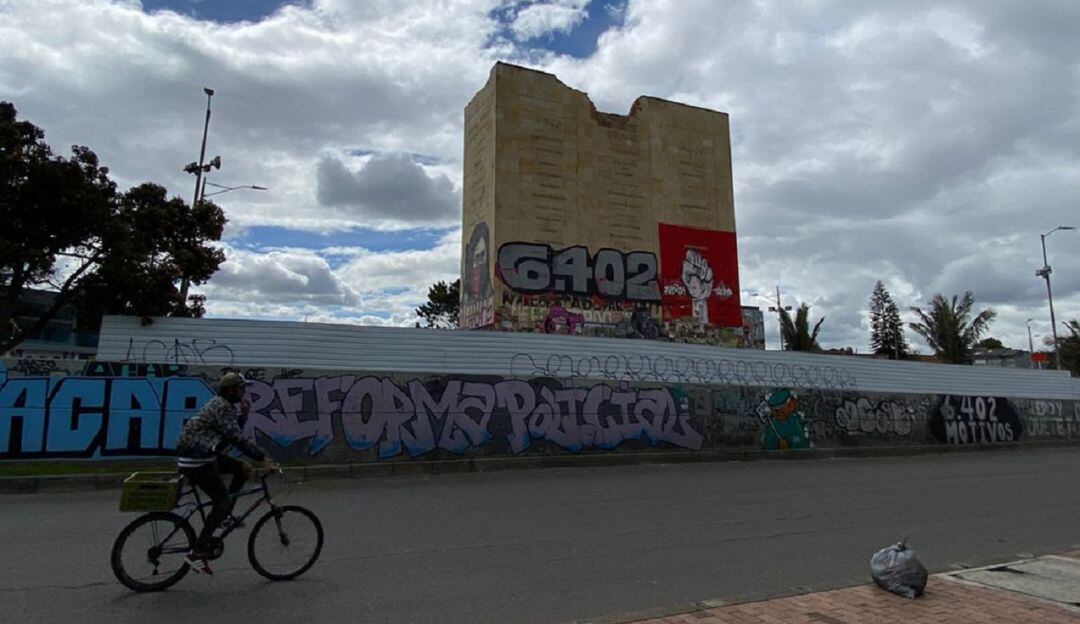 El monumento había sido vandalizado durante el paro nacional de abril. 