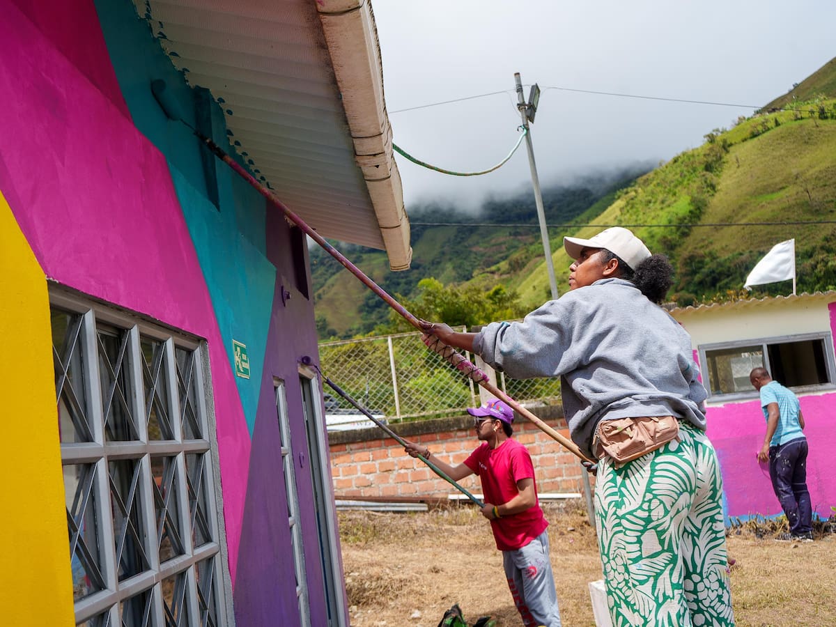 Después de 1 año cerrada por el conflicto armado, escuela de La Llanada reabre sus puertas