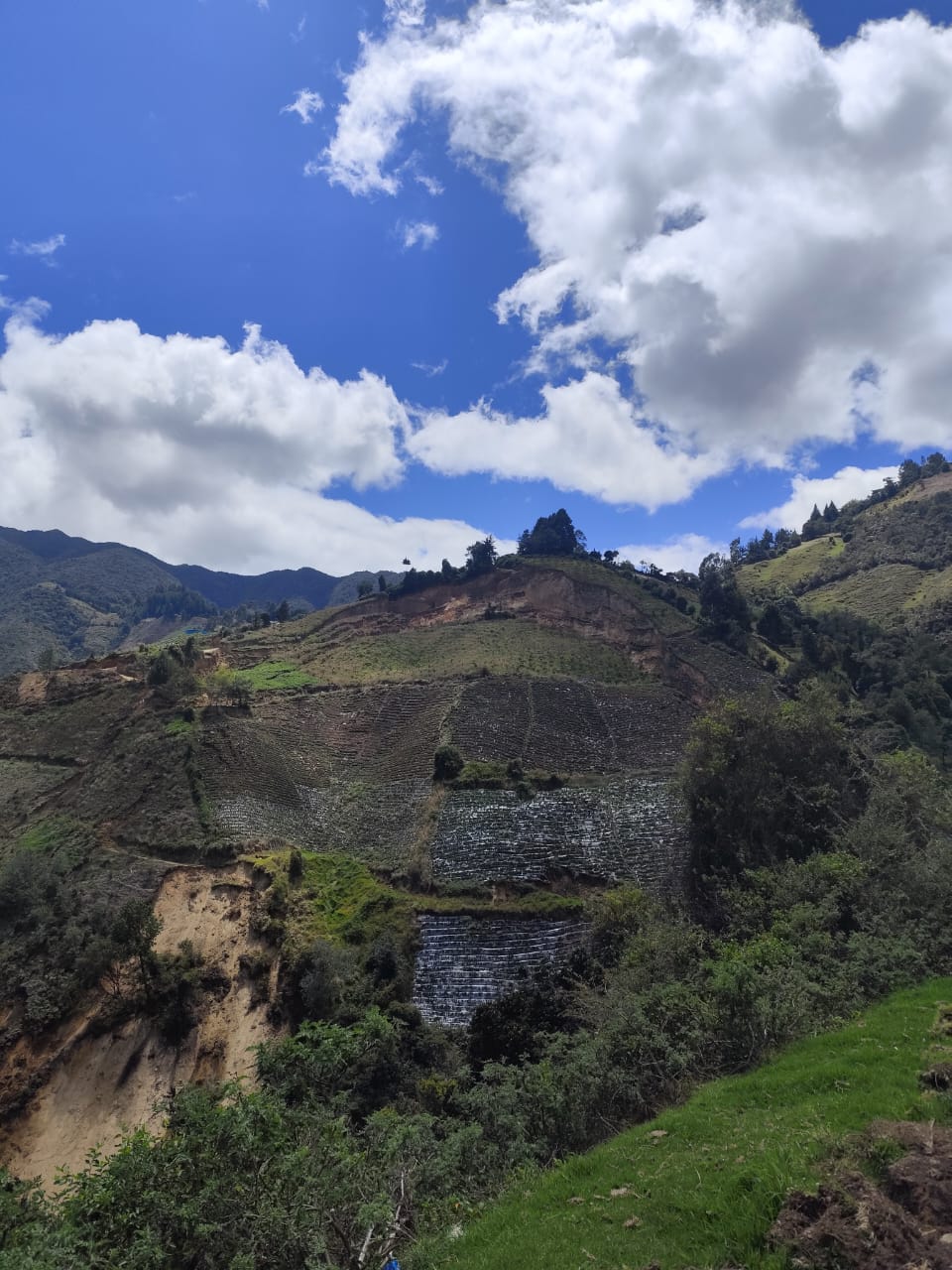 Vereda Monte Adentro en emergencia por fenómeno de remoción en masa / Foto Caracol Radio