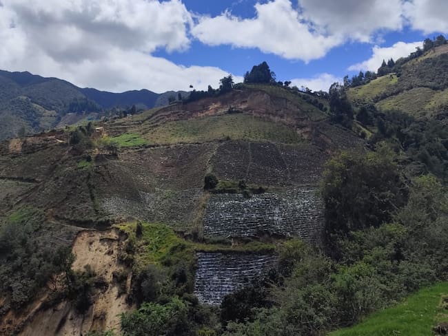Vereda Monte Adentro en emergencia por fenómeno de remoción en masa / Foto Caracol Radio