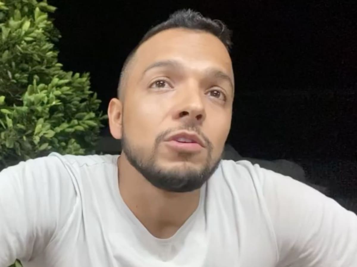 Andrés Escobar ofreció disculpas y explicó porque tenía un arma en la mano