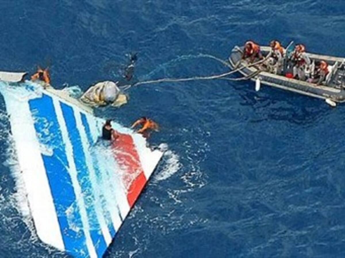 Identifican lugar en donde estarían las cajas negras del Air France accidentado en el 2009