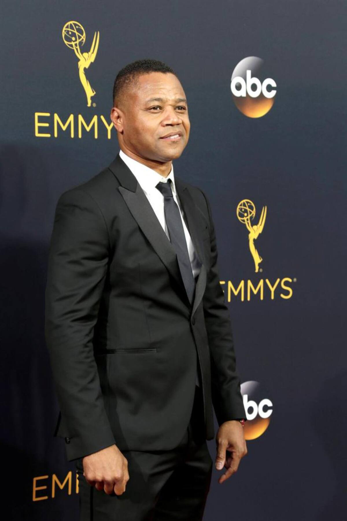 En esta alfombra roja se pudieron ver muchos estilos tanto en mujeres como hombres. Aquí está el actor Cuba Gooding Jr.