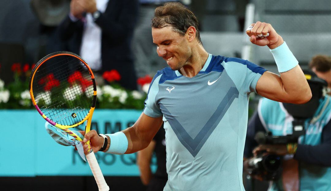 Rafael Nadal celebra su victoria en su estreno en Madrid.