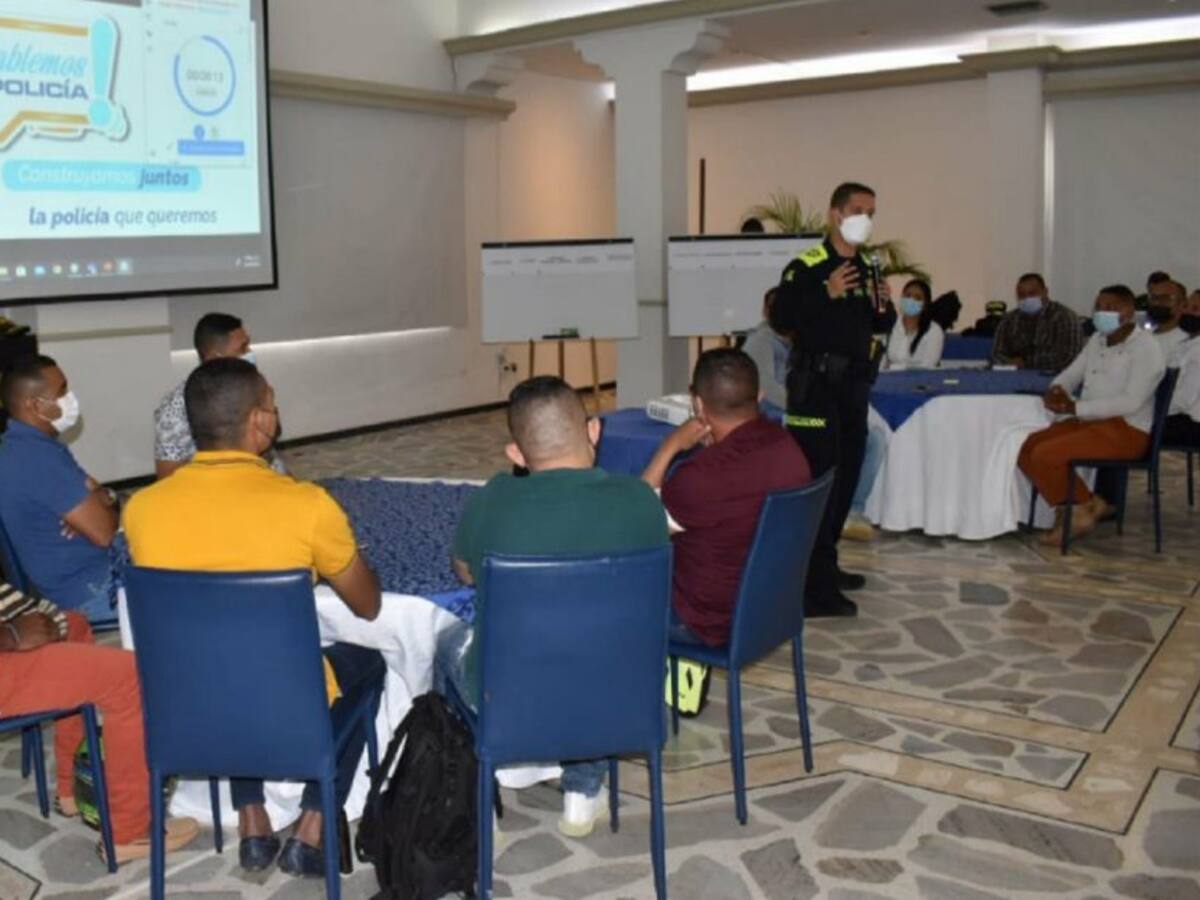 En Bolívar los policías hablaron sobre su transformación institucional