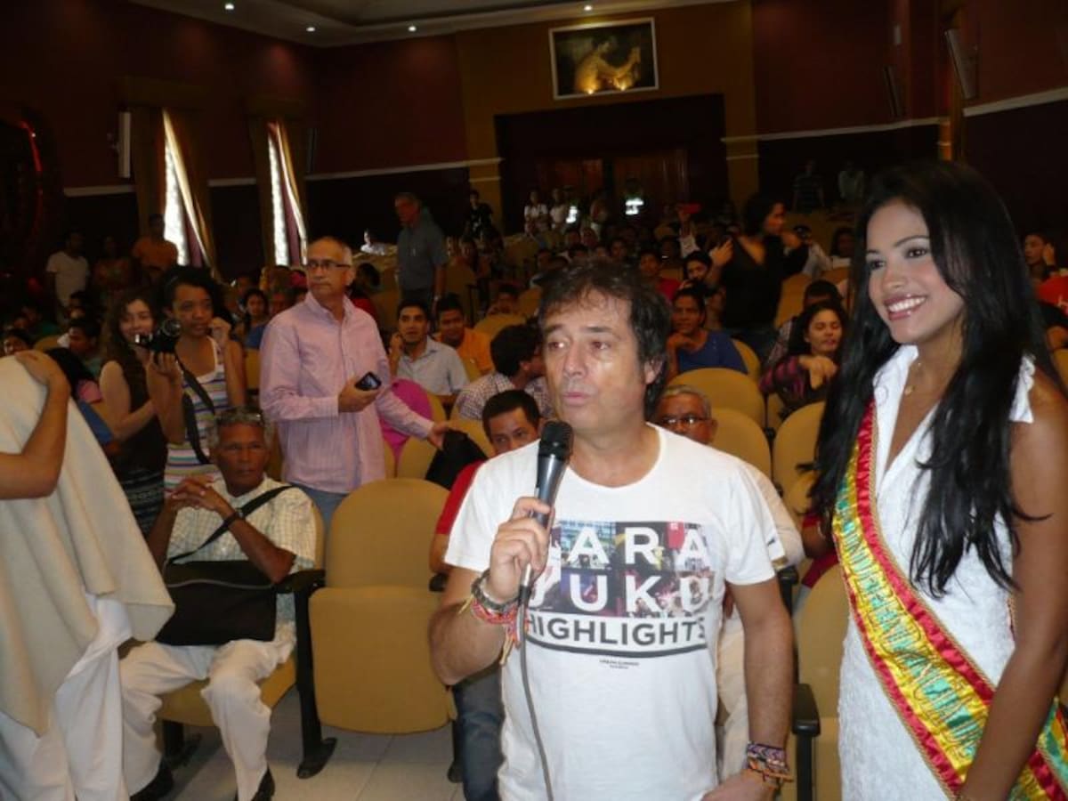 Darío Arizmendi y su equipo desde la heroica, mostrando lo mejor de la ciudad y sus gentes. Foto: Caracol Radio.