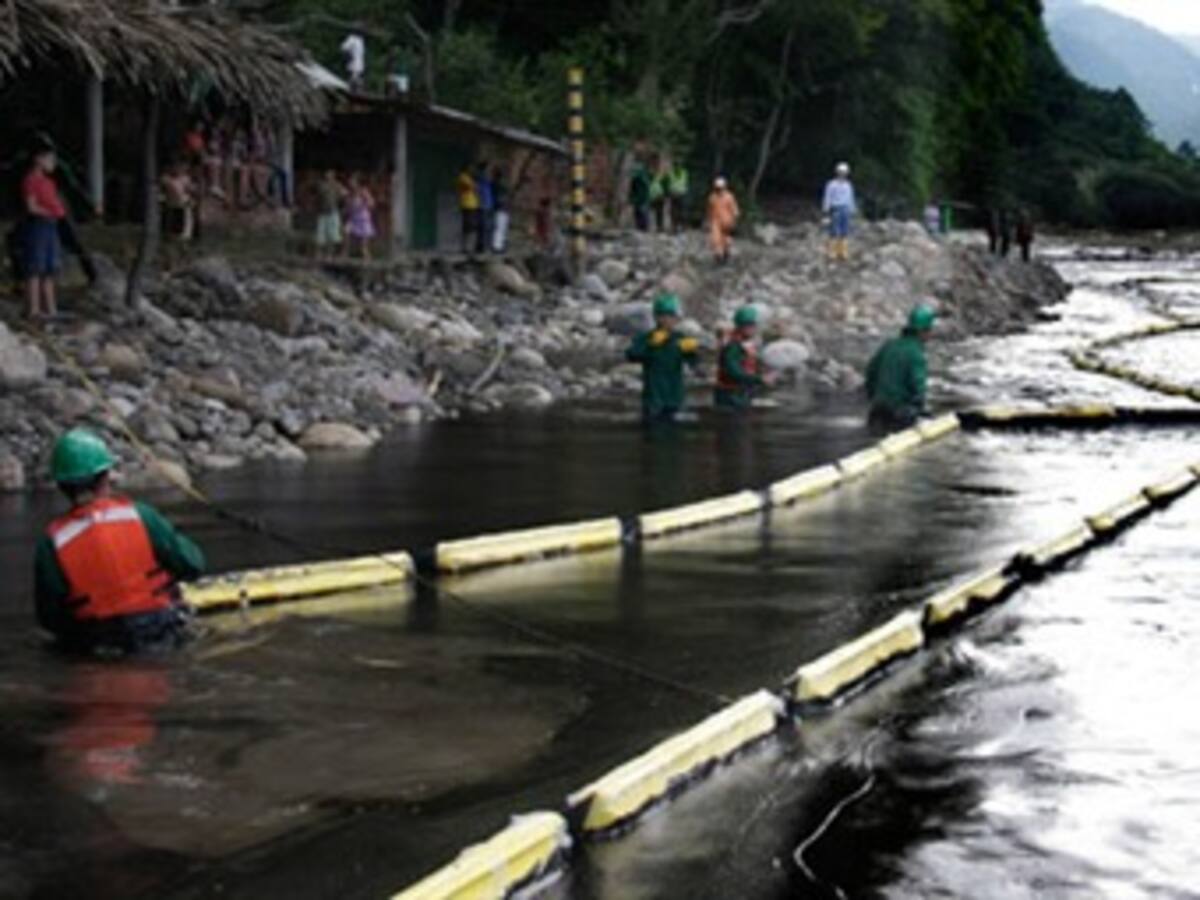 Un alud partió un oleoducto y contaminó el agua en Cúcuta