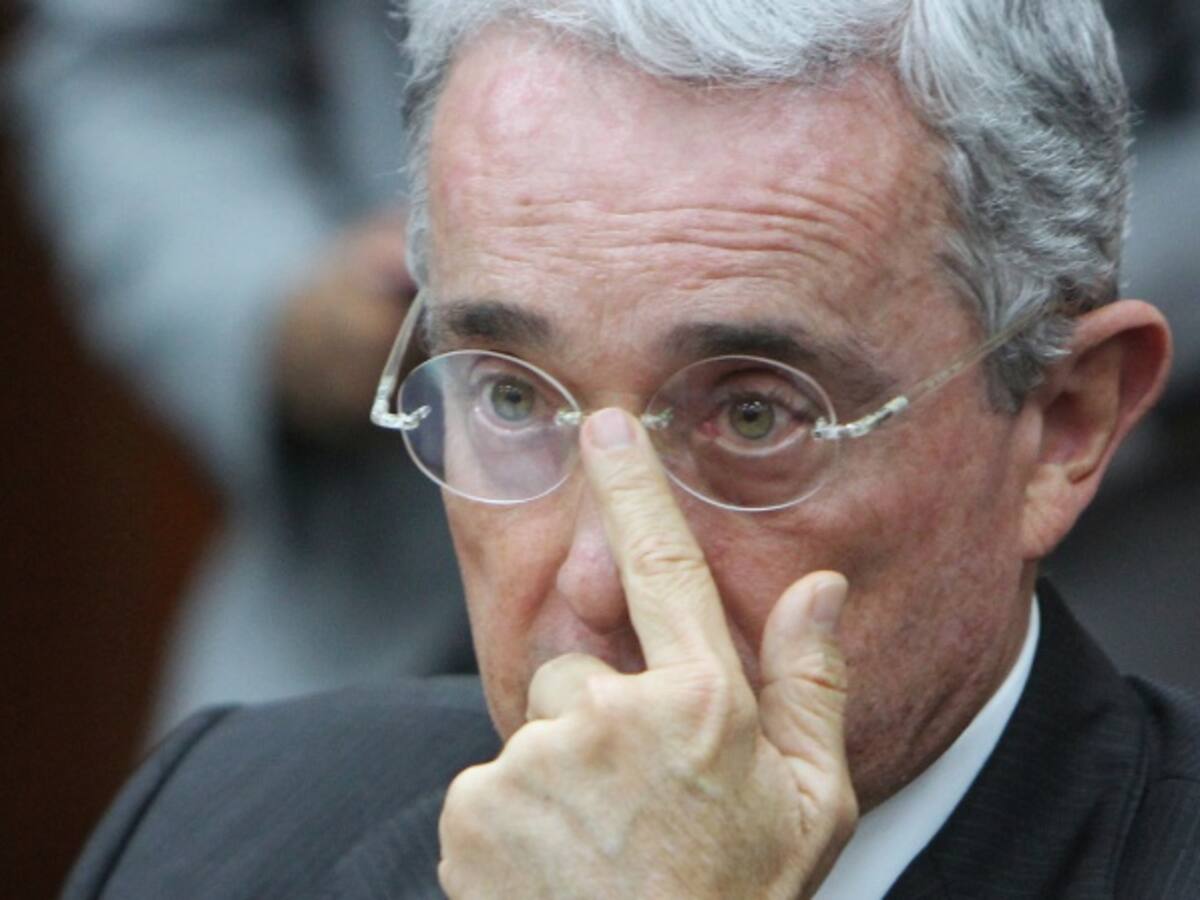 Proceso de Uribe por manipulación de testigos pasa a la Fiscalía: expertos