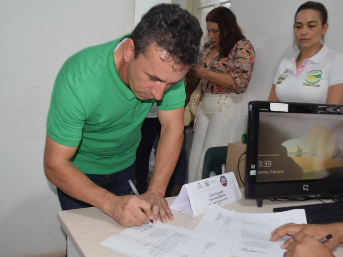 Movimiento ciudadano presentó 20 mil firmas para apoyar a Gustavo Pérez en Arjona