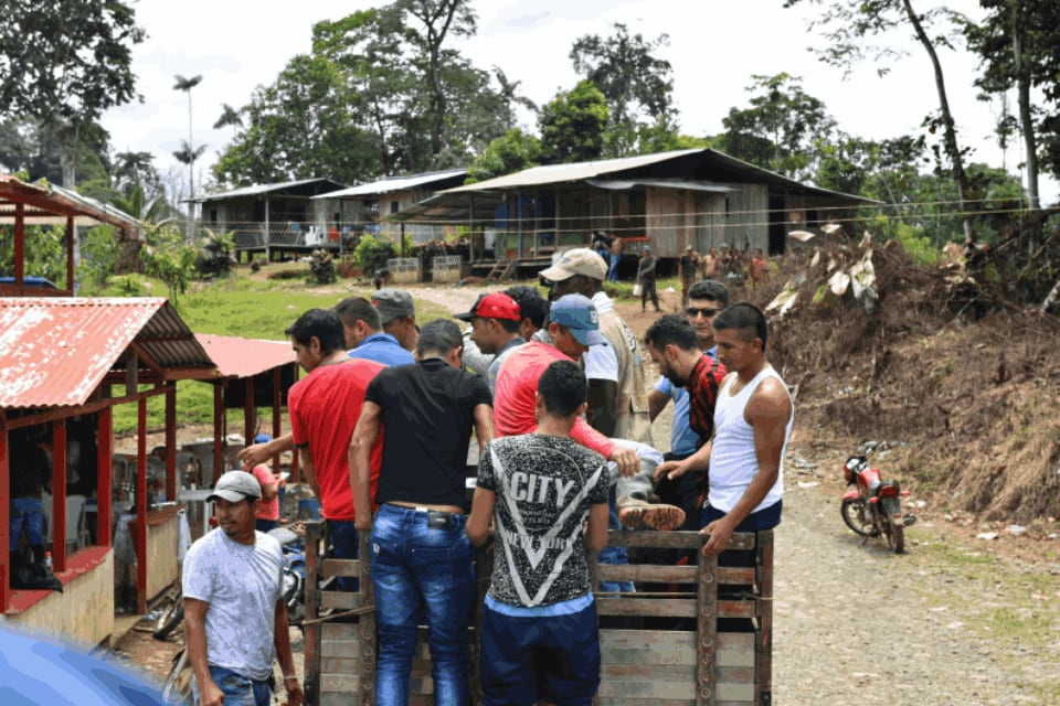 Desplazados y confinados en Colombia