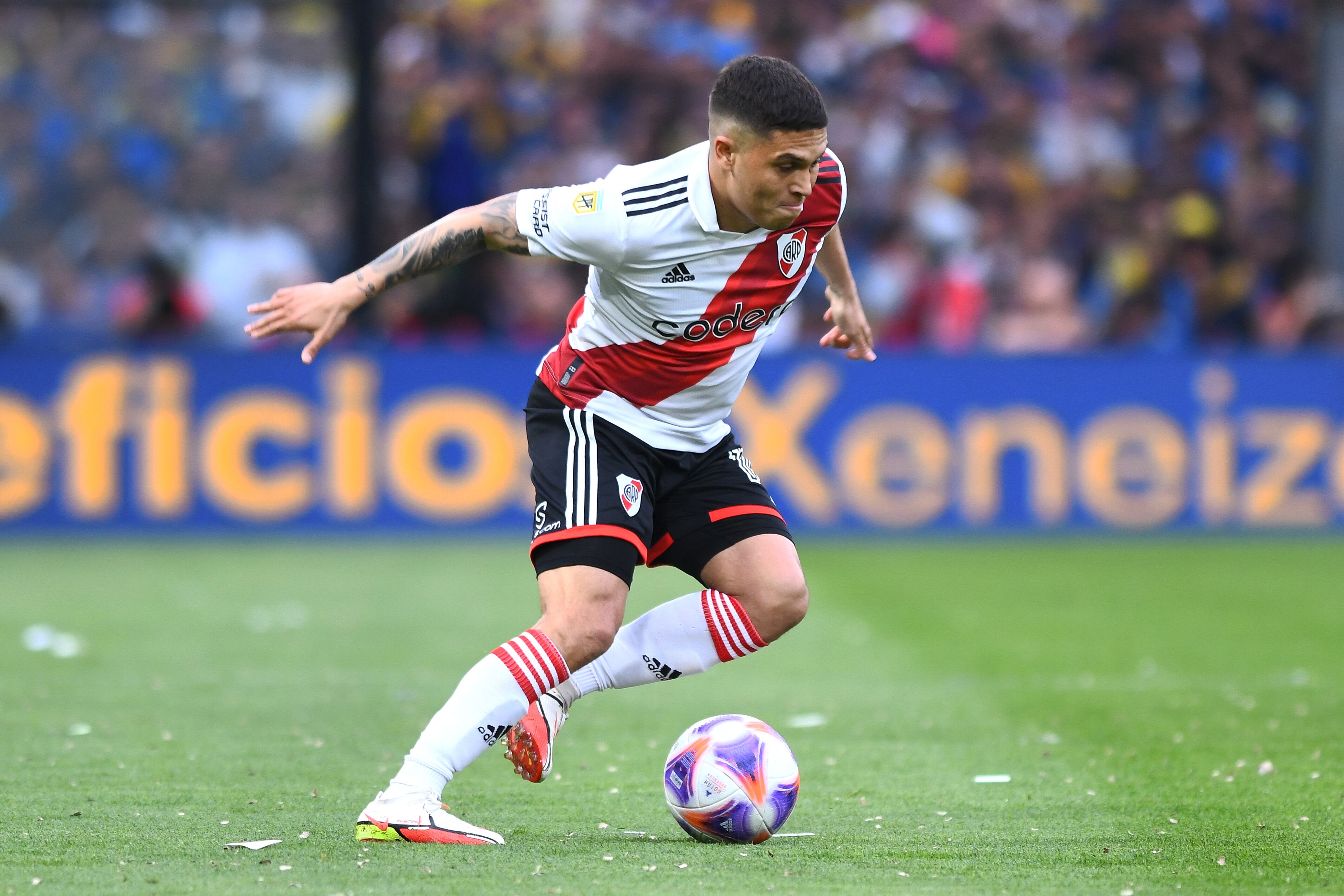 Juan Fernando Quintero se recuperó de su lesión y estpá disponible para Marcelo Gallardo.