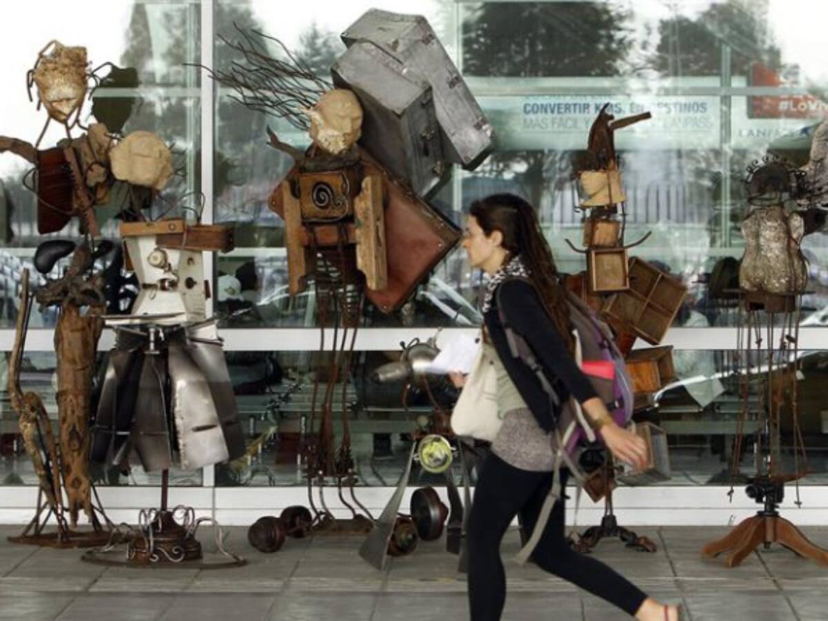 La basura se convierte en arte en el aeropuerto El Dorado de Bogotá