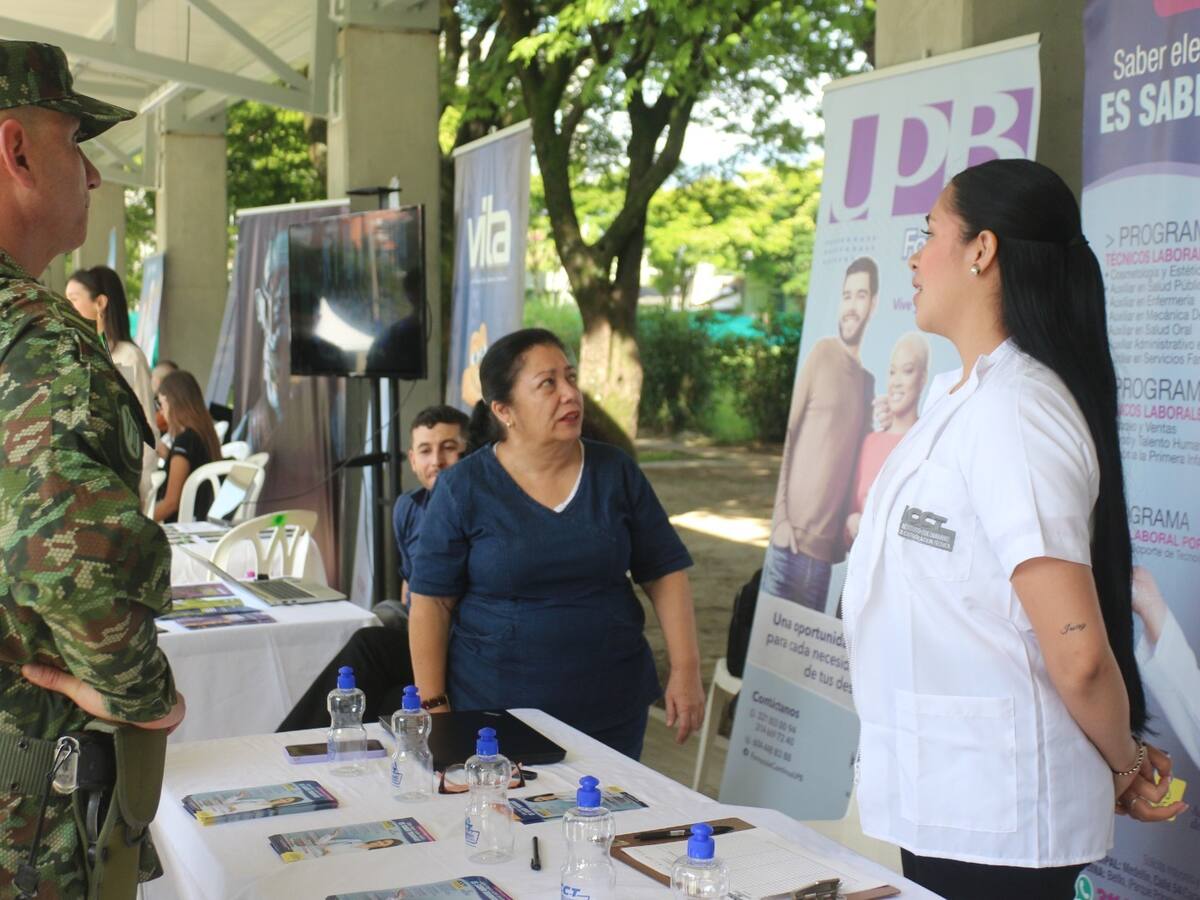 Por primera vez soldados próximos al retiro tuvieron feria de empleo y estudio en Medellín