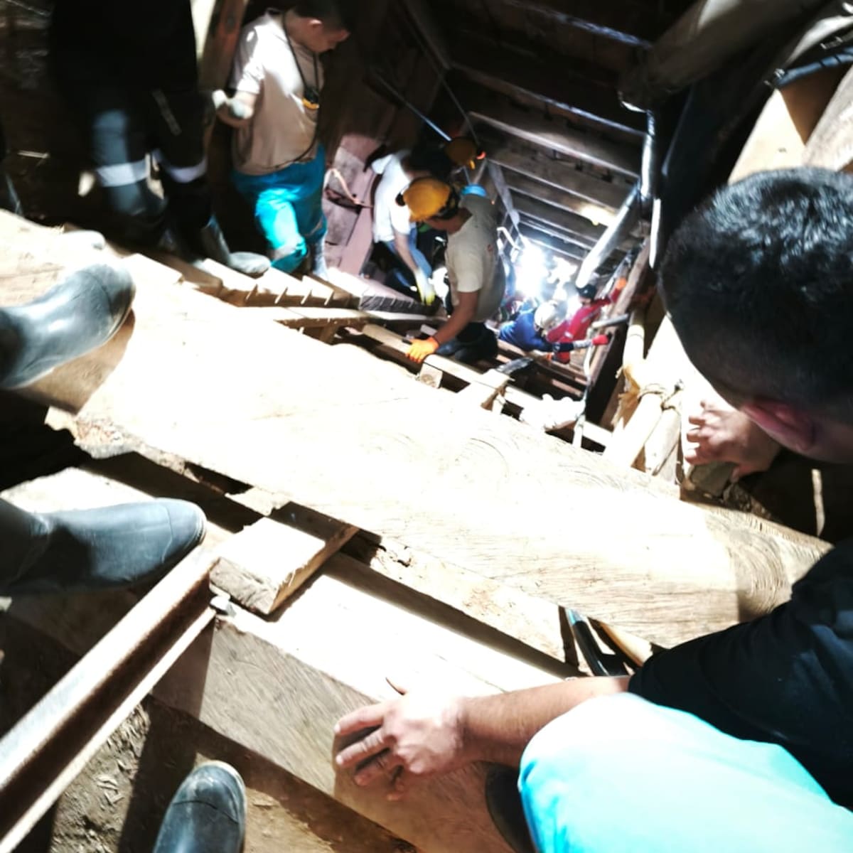 Emergencia en Remedios: 18 trabajadores están atrapados en una mina de oro