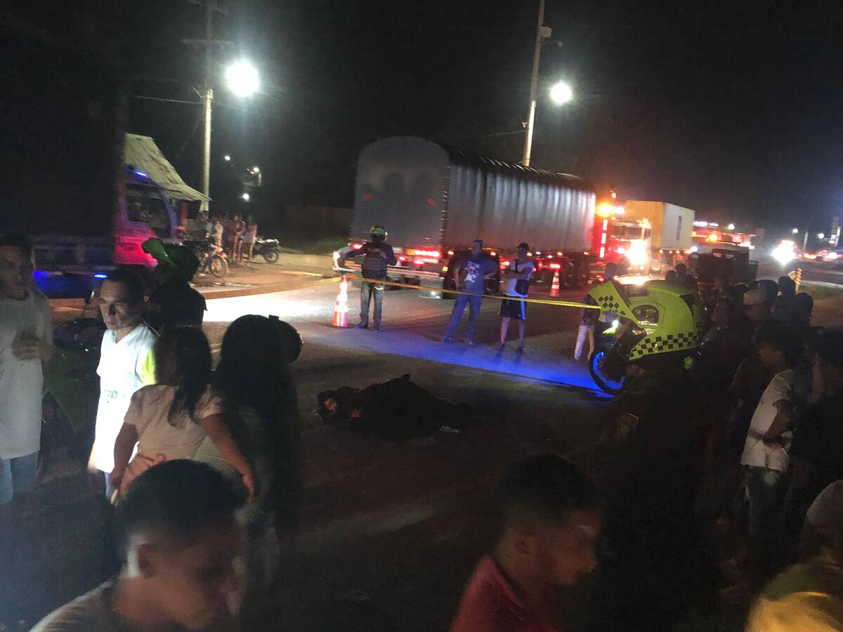Murió hombre tras intentar subirse a una tractomula en San Juan Nepomuceno