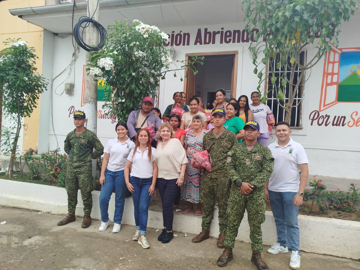 Cemento País reconoce la labor filantrópica de Lynda Sabagh