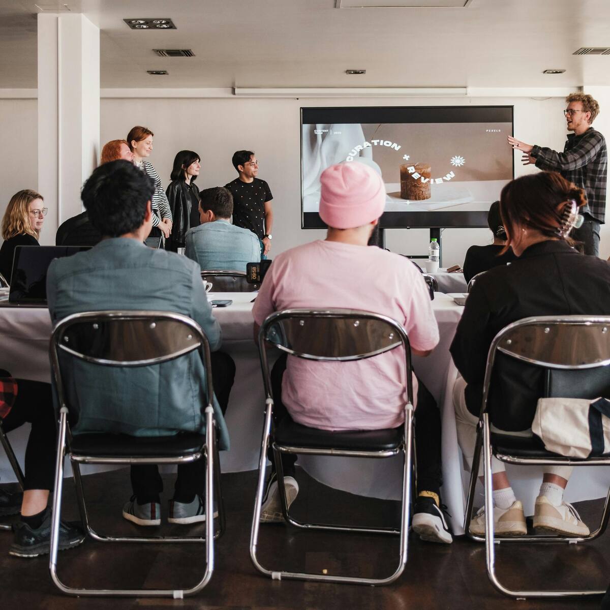 Gobierno le pone freno a la financiación de las becas de estudiantes en el exterior para el 2026