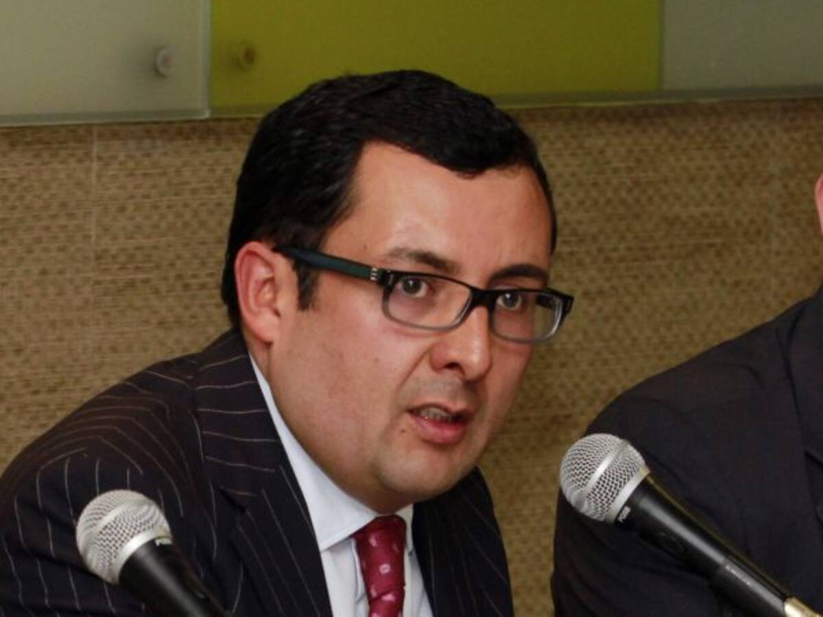 Piden suspender al Contralor de Bogotá