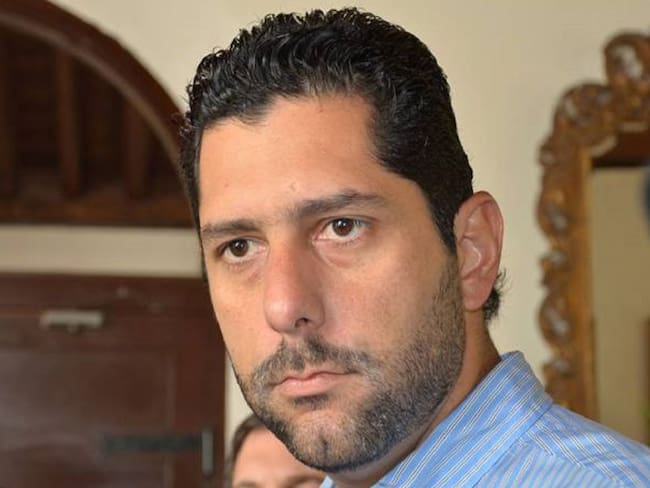 Dionisio Vélez alista su defensa para revertir sanción de la Procuraduría