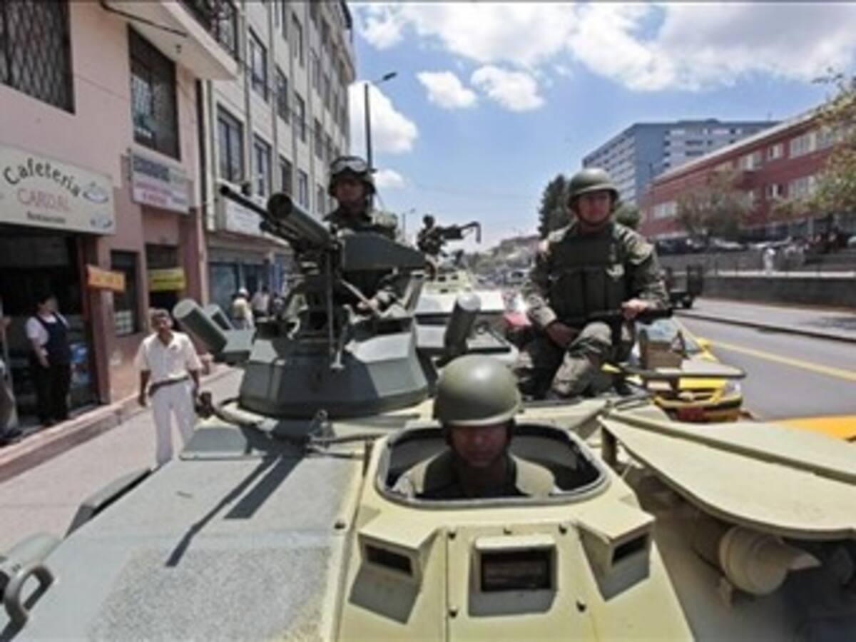 Correa advierte que no permitirá la formación de grupos paramilitares en Ecuador