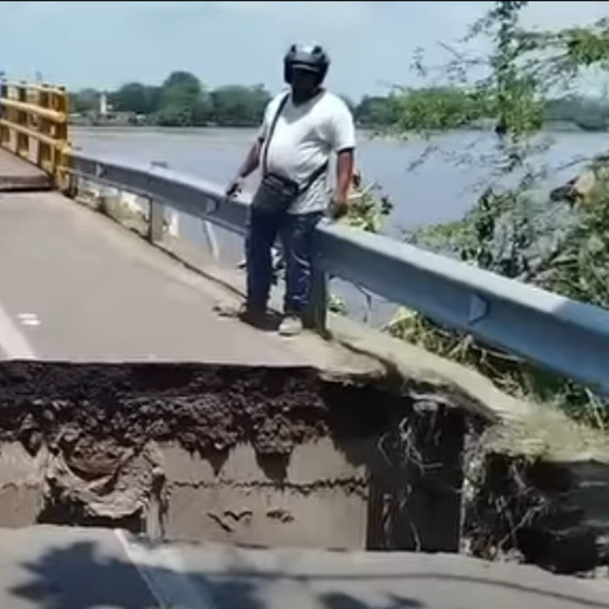 Sin movilidad entre Yondó y Barrancabermeja por una socavación en el puente que del río Magdalena