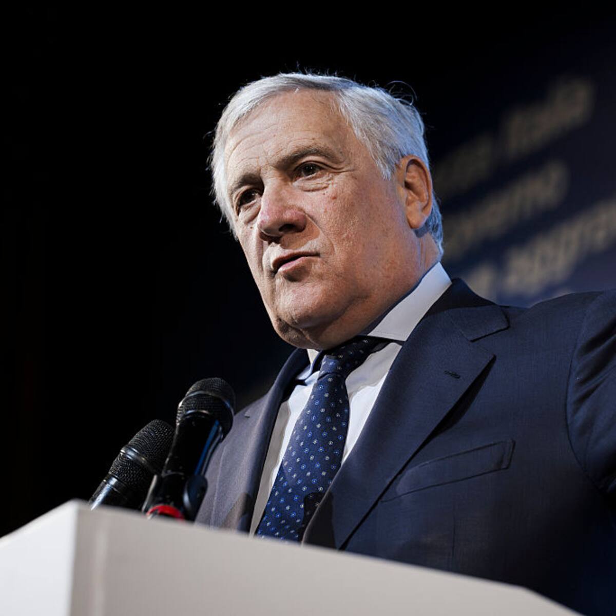 Italia convoca reunión con empresas tras el arancel del 10 % anunciado por Trump