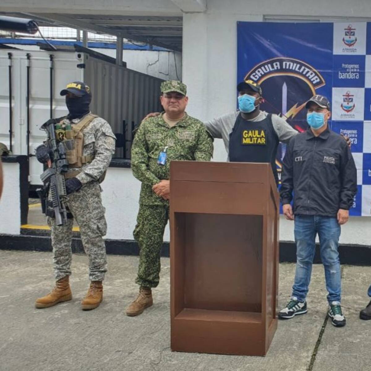 Armada Nacional rescata a tres personas