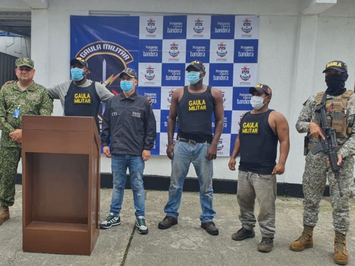 Armada Nacional rescata a tres personas