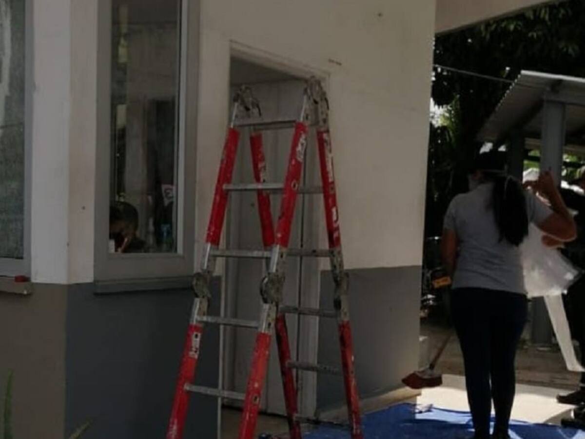 Empresarios voluntariamente pintaron el CAI vandalizado en Armenia