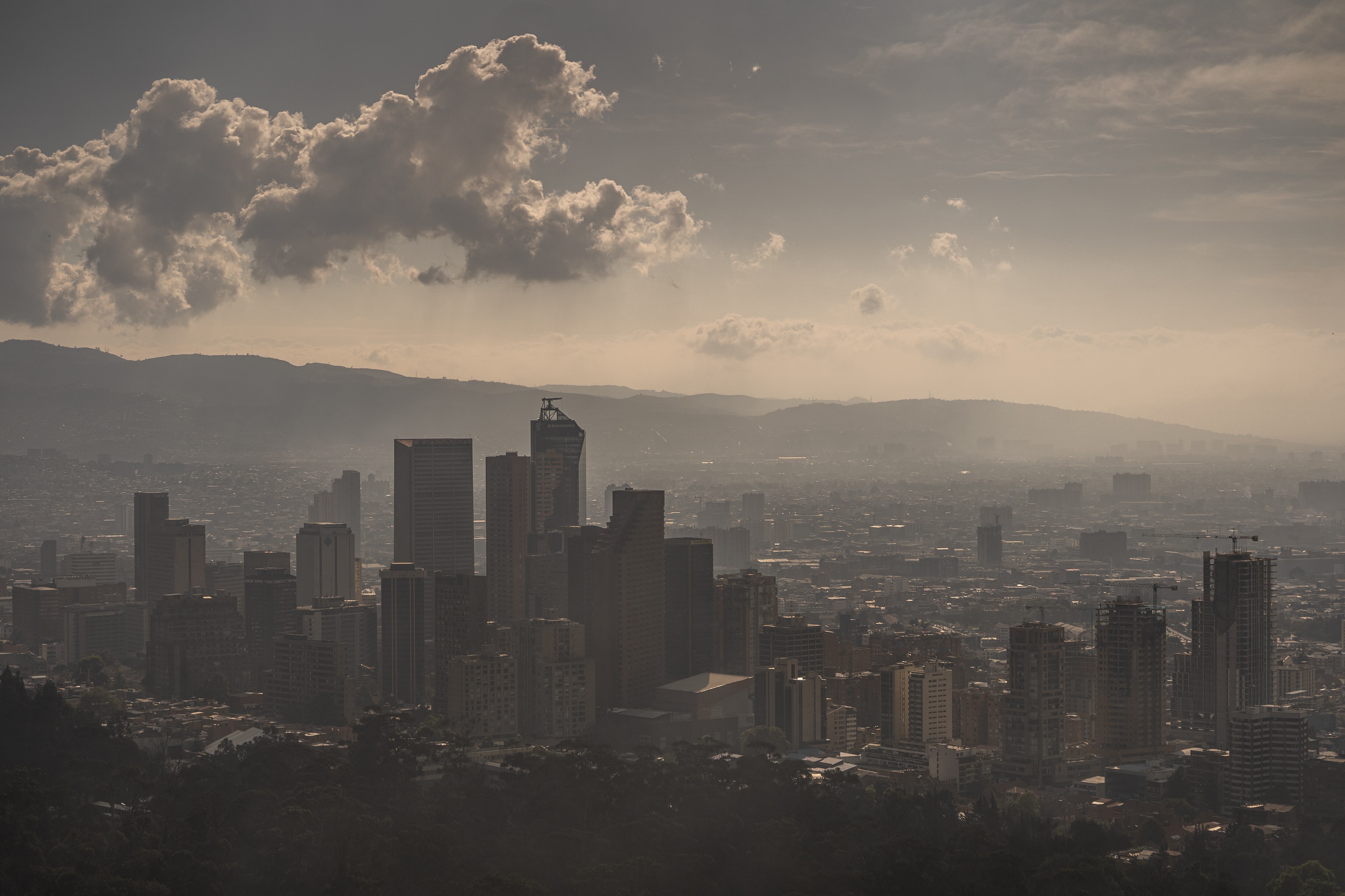 El estudio alerta que la exposición a partículas contaminantes como dióxido de azufre, monóxido de carbono y ozono aumenta el riesgo de muerte por suicidio.
(Foto:    Diego Cuevas/Getty Images)
