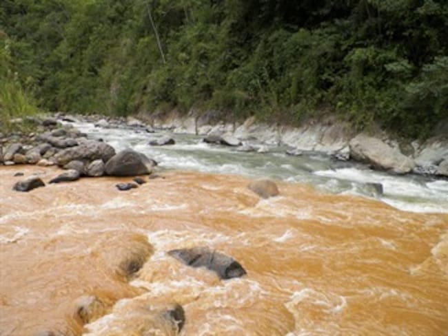 Río en Tolima contaminado con lodo, cianuro y plomo