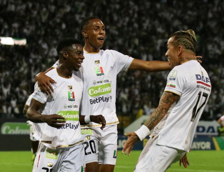 Los jugadores del Once Caldas celebran uno de sus dos goles ante el Tolima / Twitter: @oncecaldas.
