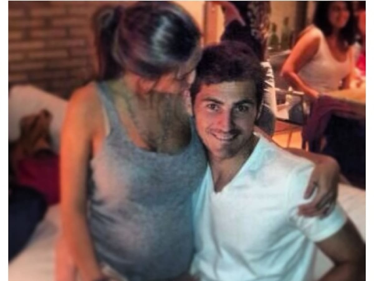 Iker Casillas junto a su novia Sara Carbonero que luce su embarazo