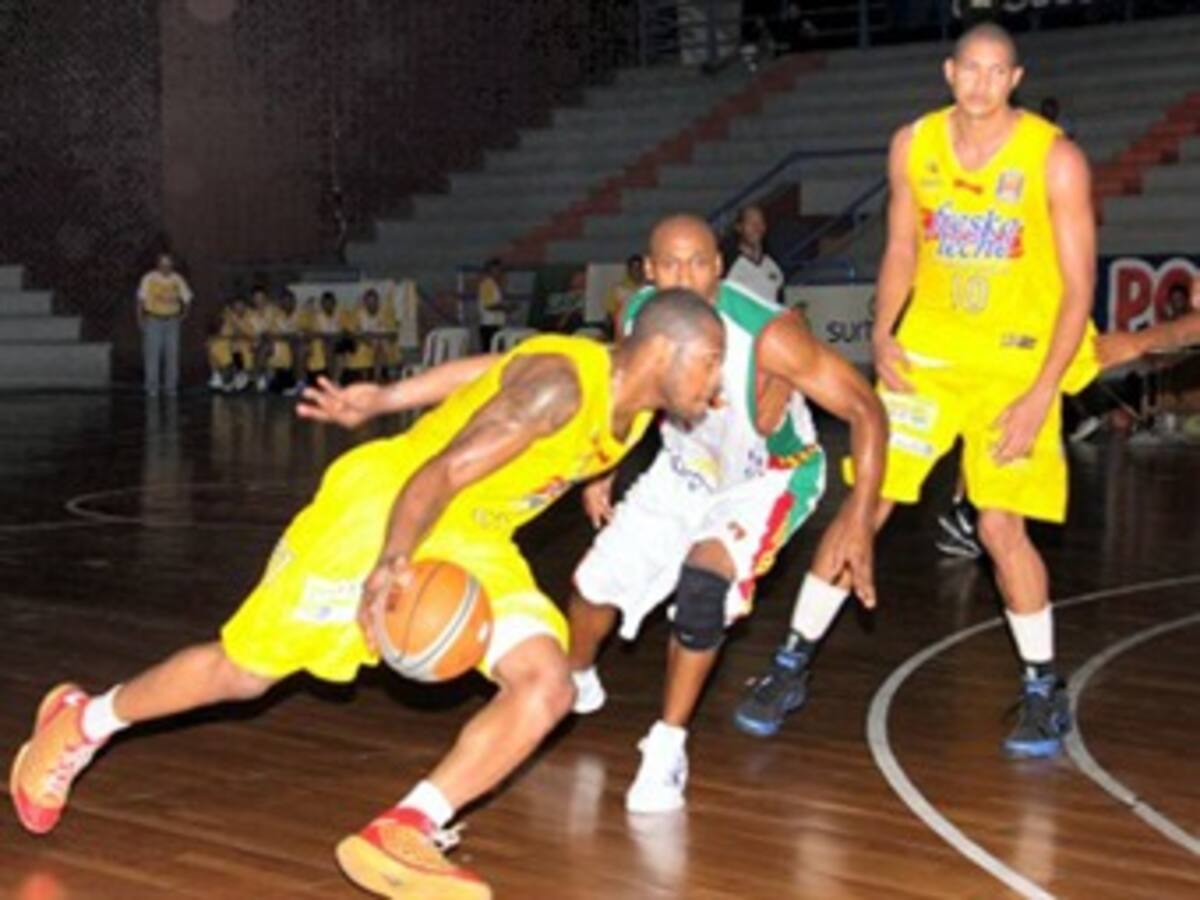 Bambuqueros y Búcaros inician en lo más alto de la liga de baloncesto