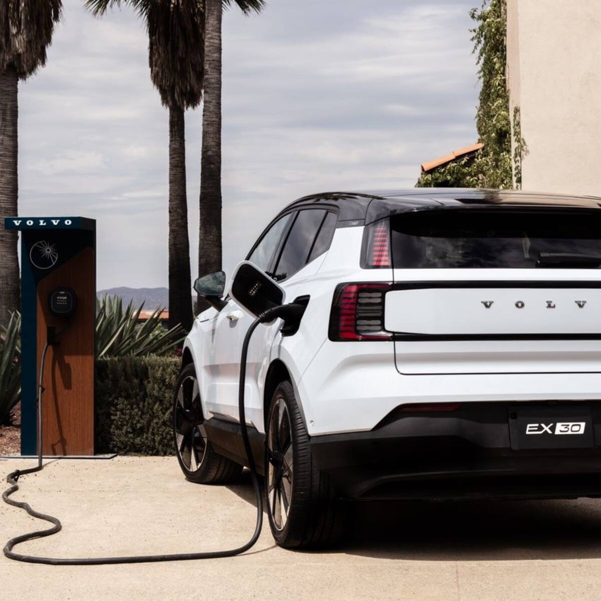 Volvo EX30, el lujoso carro que le apuesta a la sostenibilidad: ¿Qué cuesta en Colombia?