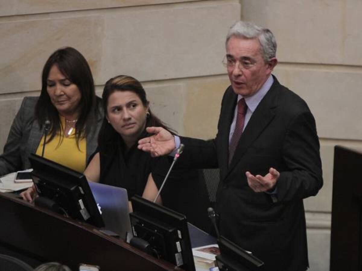 Decisión contra Uribe no está en firme hasta que se resuelva el recurso