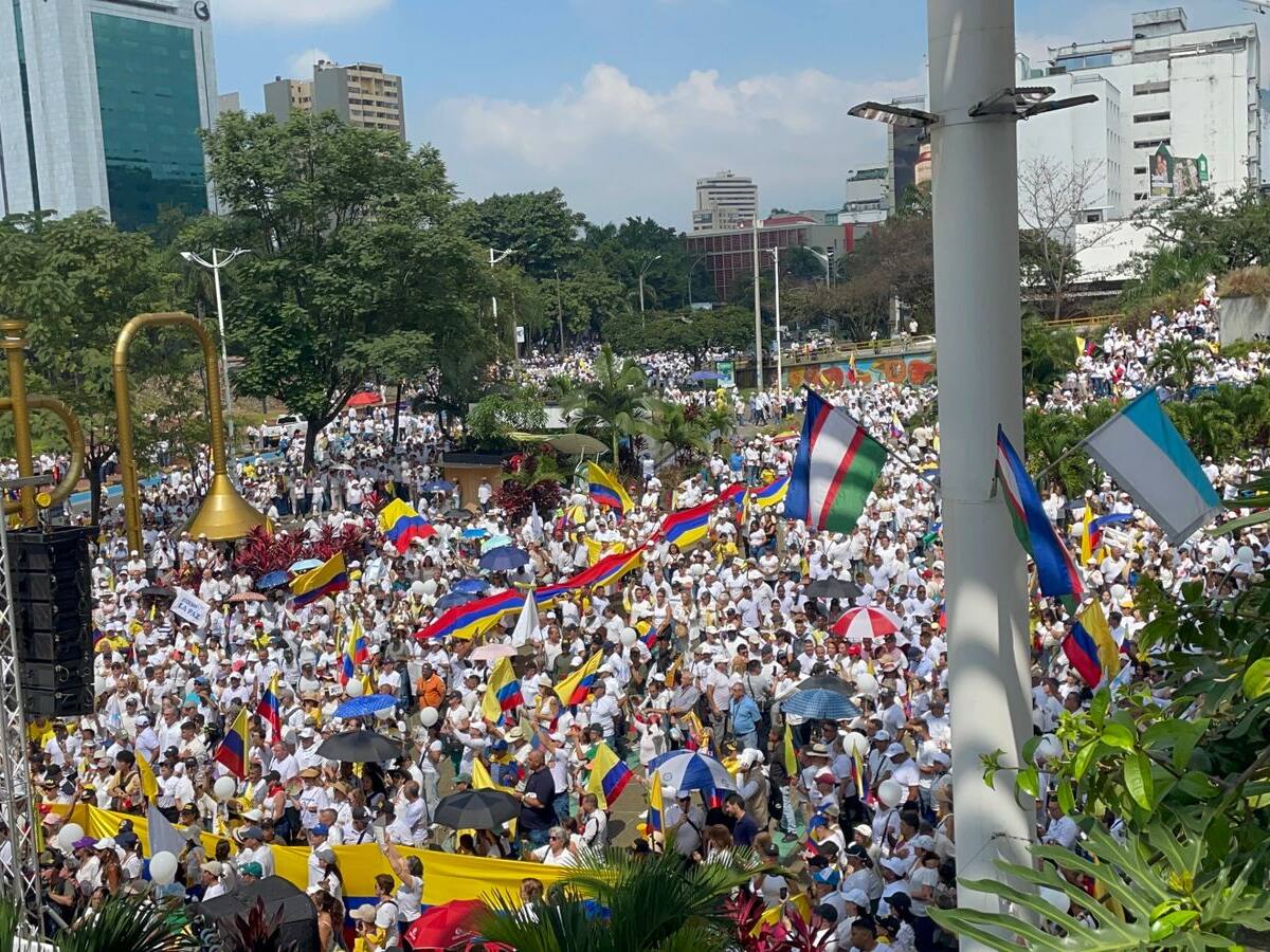 Cali se unió a la “Marcha del Silencio” por la paz y la recuperación del senador Miguel Uribe Turbay