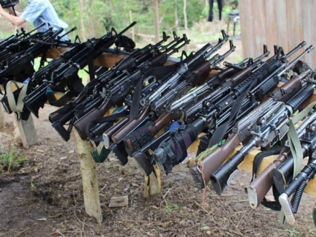 Suspenden 4 funcionarios por pérdida de 22 fusiles de la policía en Sucre