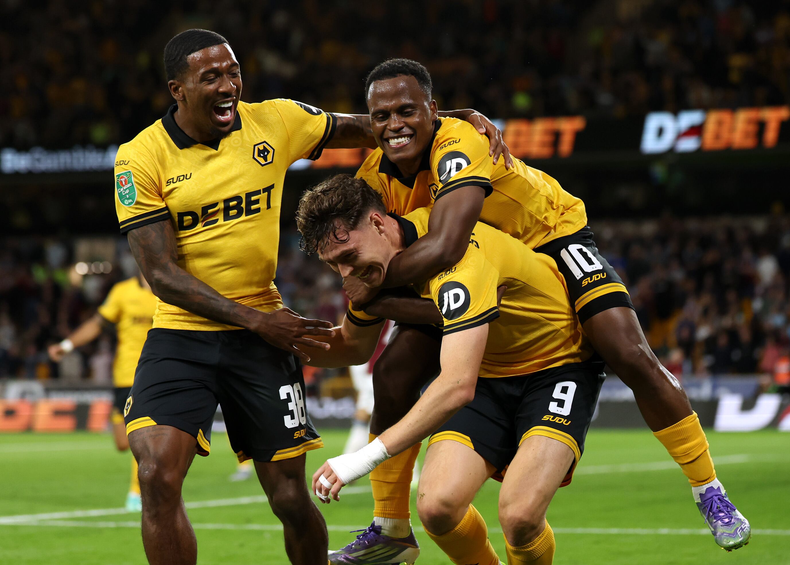Wolverhampton consigue agónica remontada en Carabao Cup: así le fue a Jhon Arias y Yerson Mosquera. (Photo by Wolverhampton Wanderers FC/Wolves via Getty Images)
