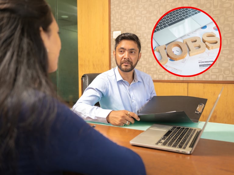 Reclutamiento de postulantes para trabajo con imagen de oferta de empleo / foto vía Getty Images