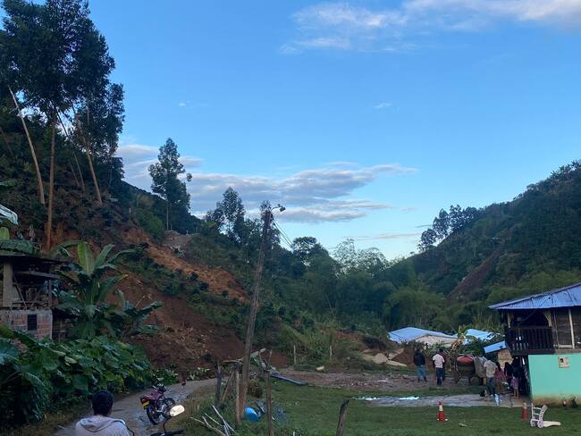 Hasta el momento no se tiene reporte de víctimas mortales o heridos en estas emergencias.