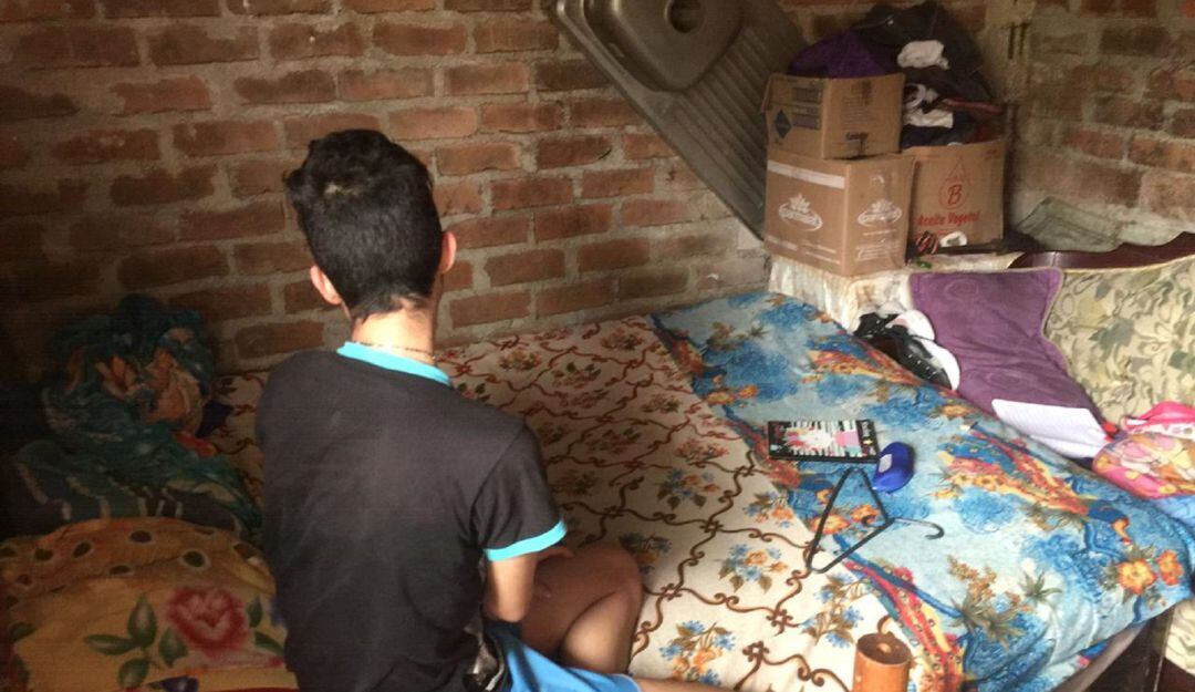El joven afectado vive junto a su familia en el barrio Las Delicias de Ibagué.