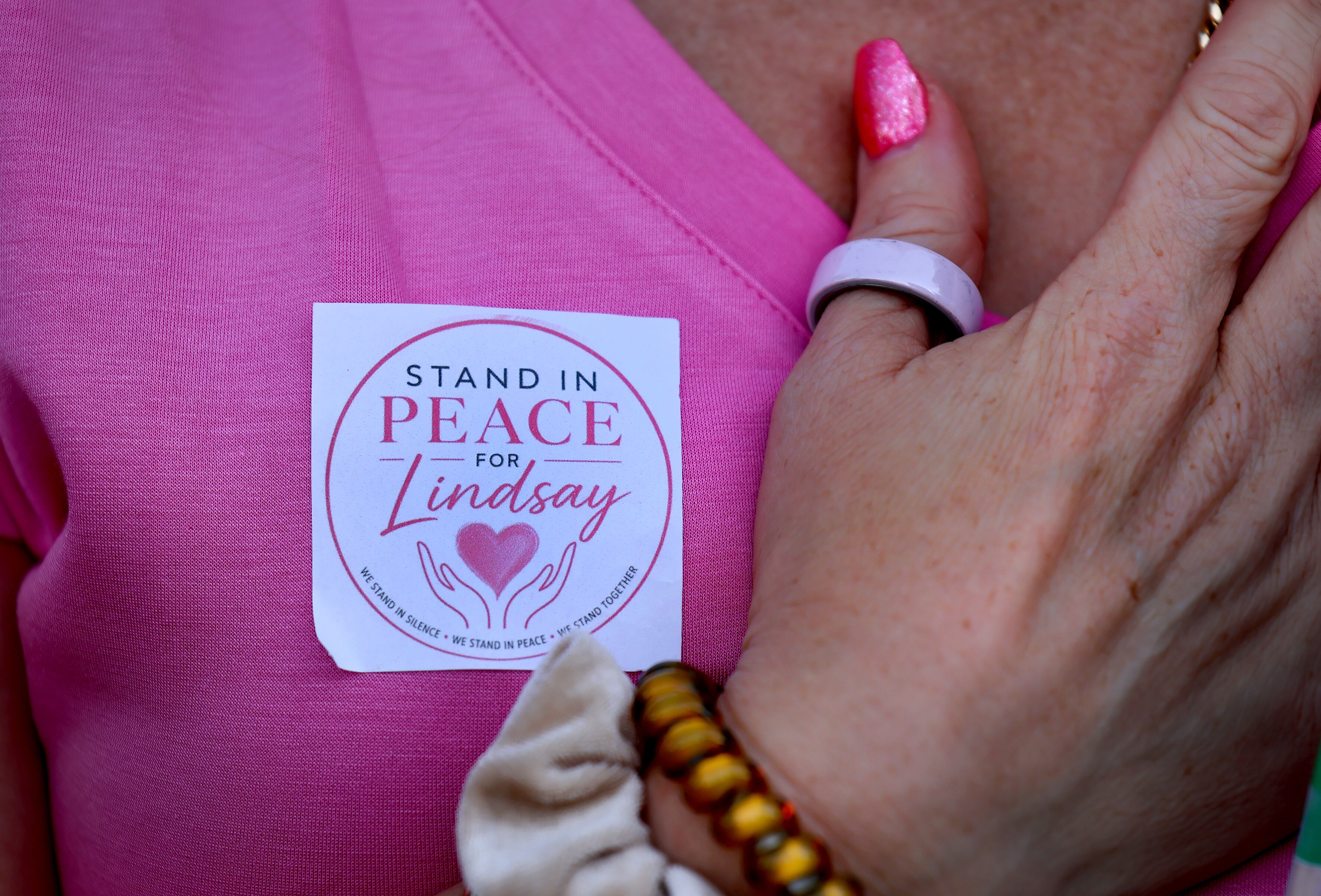 Manifestaciones de respaldo a Lindsay Clancy a las afueras de la corte. 
(Foto:    John Tlumacki/The Boston Globe via Getty Images)