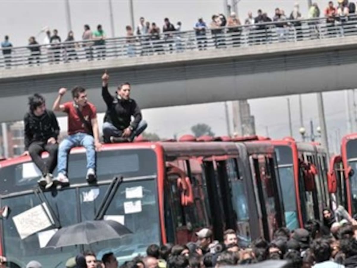 Fiscalía imputa cargos a 22 personas responsables de daños en Transmilenio