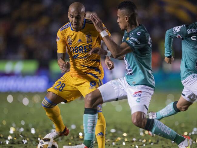 El defensa colombiano mostró su molestia con el comentario de narrador.