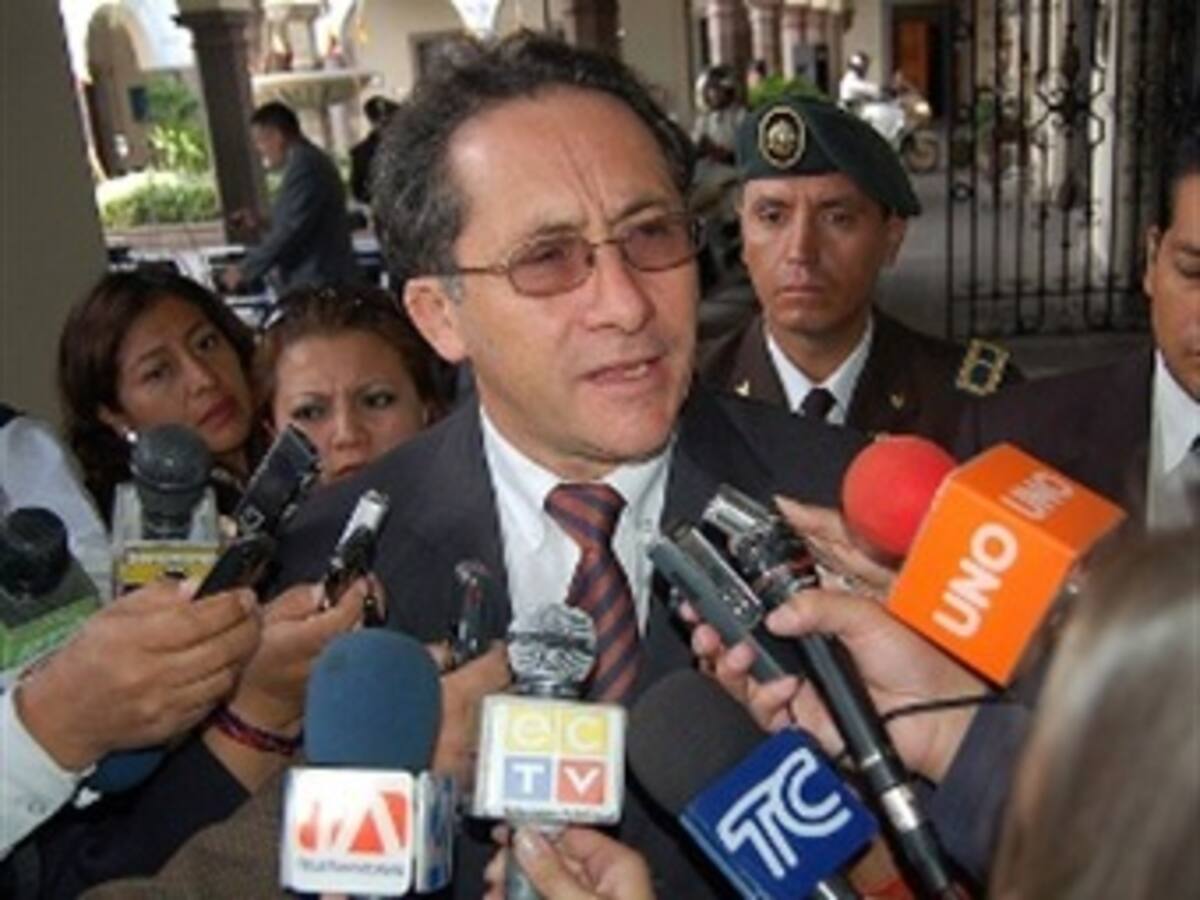 Ecuador insiste en investigar 'chuzadas' a pesar de declaraciones de Uribe