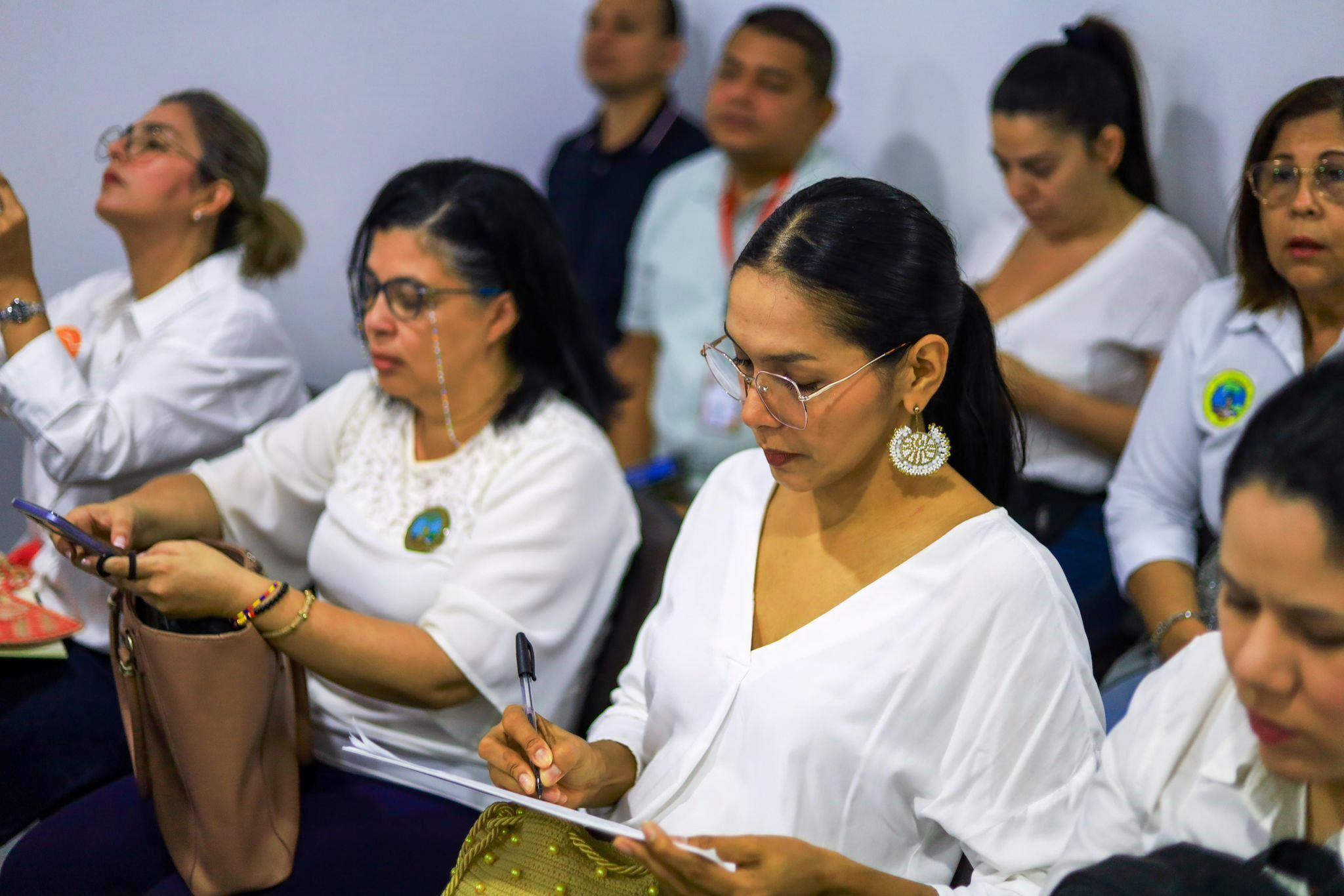 Protección y Bienestar Animal y Mujeres y Equidad de Género avanzan en su revisión